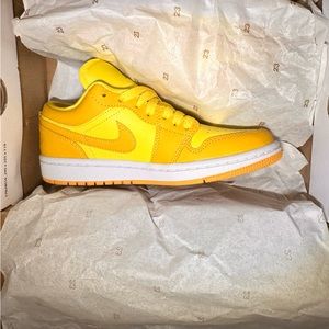 (BRAND NEW) Jordan
Nike Wmns Air 1 Low